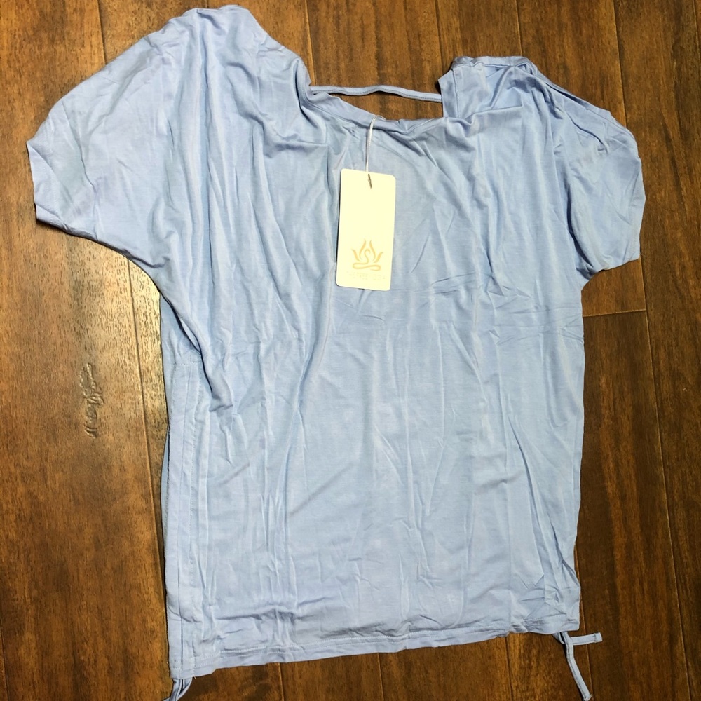 The Free Yoga Tee Shirt | Scrunch side crop top